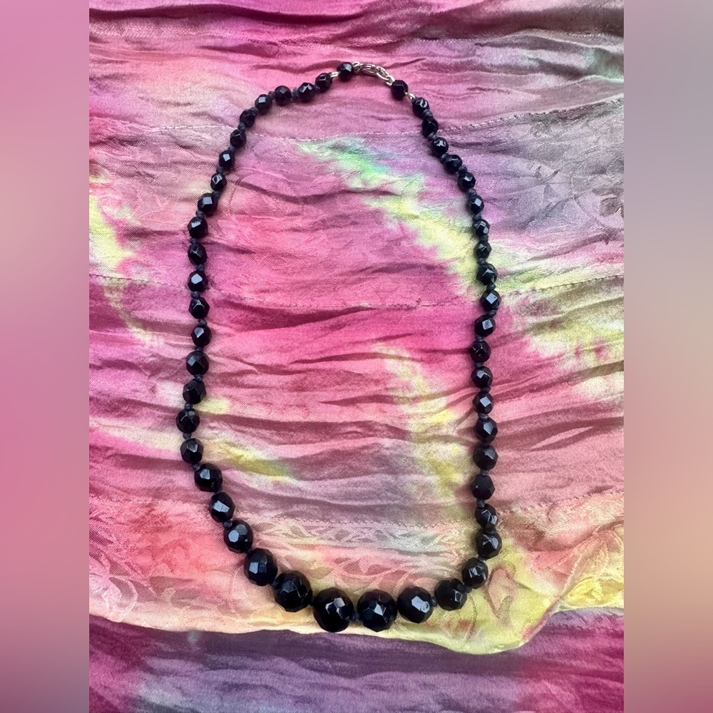 Glass black beaded vintage 60’s necklace good condition